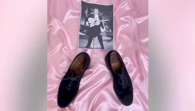 Subastaron un par de zapatos de Elvis Presley por una cifra millonaria